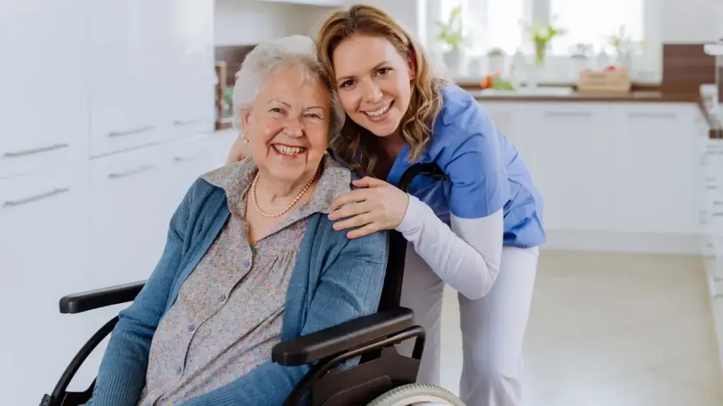Arriva l’assegno di assistenza per gli over 80 non autosufficienti